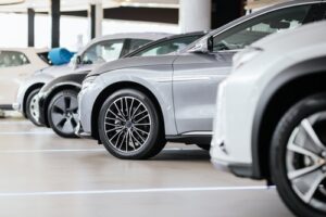 Miami workers compensation lawyer, Miami, FL – Worker Injured by Falling Equipment at Local Dealership
