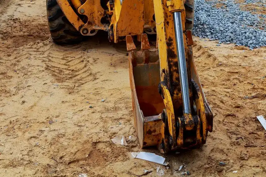 Defective construction equipment on Miami job site linked to third-party injury lawsuit