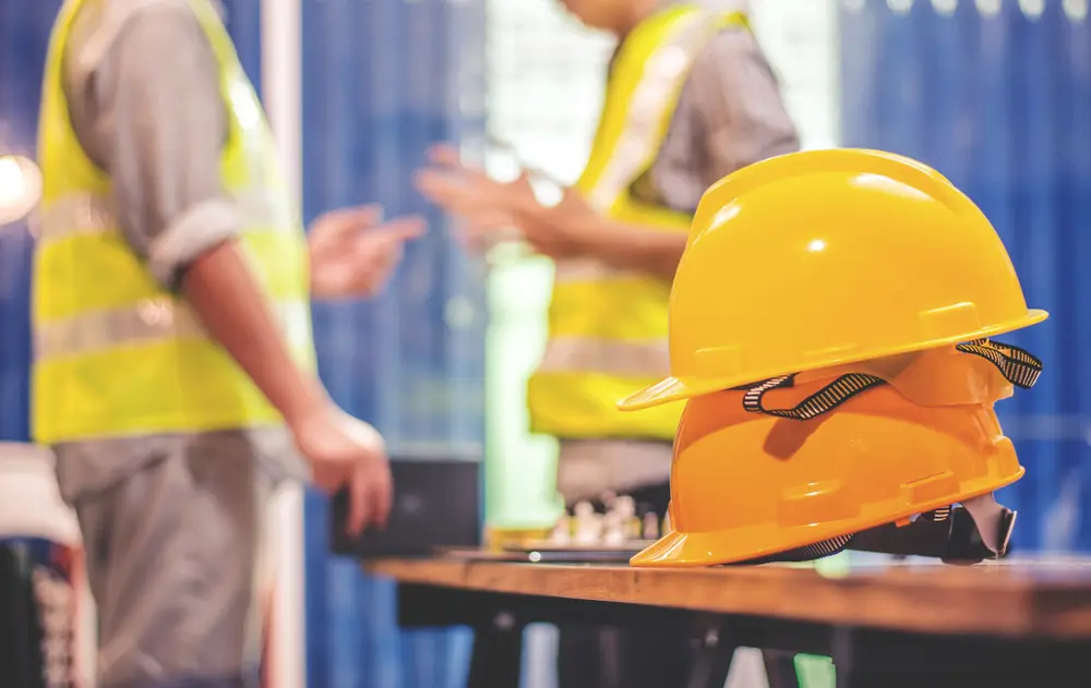 An employee reporting a work injury in Fort Lauderdale to their employer