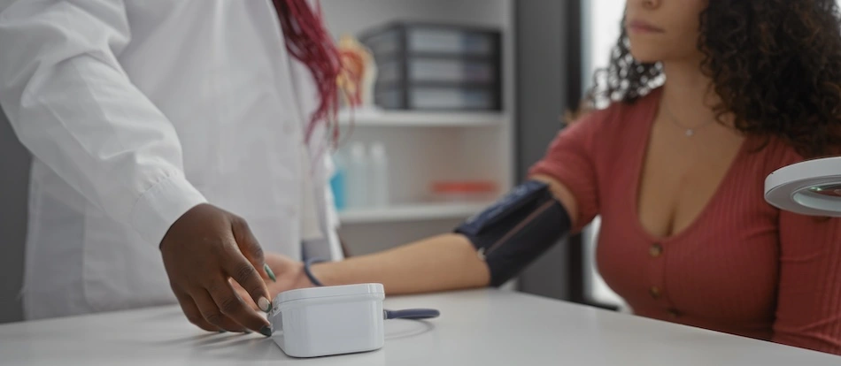 A doctor is performing an independent medical examination on a female worker in Florida.